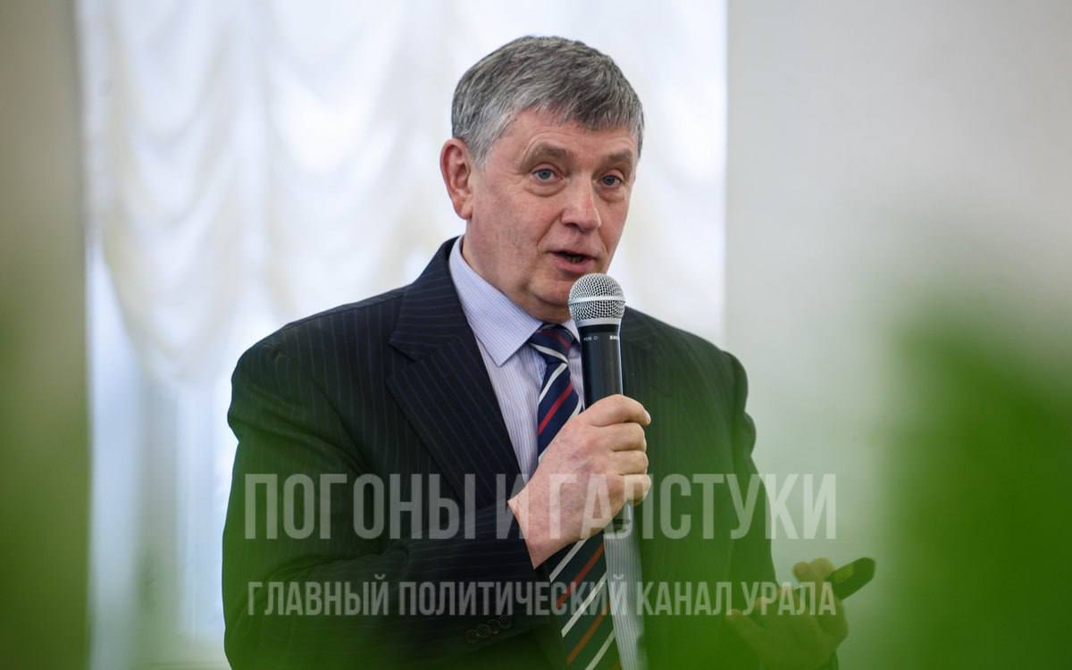 Экс-ректора УрфУ официально утвердили в новой должности. Приказом Минобрнауки РФ Кокшаров назначен президентом вуза. Как ранее писали ПиГ, должность подразумевает больше представительские функции. До Кокшарова у УрФУ был один президент - Набойченко. Главный политический канал Урала