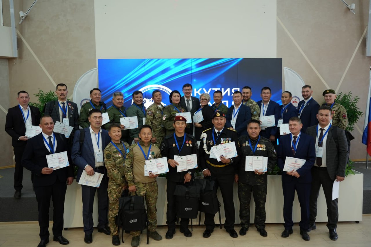 Трое участников СВО из Усть-Янского района вошли в кадровую программу «Якутия – земля героев» 16 июня в республике стартовало очное обучение участников кадровой программы «Якутия – земля героев». Из более чем 580 заявок из разных регионов Дальнего Востока были отобраны 25 человек. В их числе трое наших земляков — Максим Иванов, Анатолий Стручков и Тит Захаров. Напомним, кадровая программа «Якутия – земля героев», реализуемая под руководством главы республики Айсена Николаева, нацелена на поддержку участников СВО. Она предоставляет им уникальные возможности для прохождения обучения и последующего трудоустройства в государственных структурах, где они смогут применить накопленный опыт и лидерские качества на благо развития Якутии. Подробнее ↩