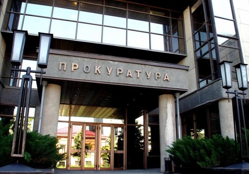 Выводы прокуратуры: отдых в детском парке Верхнего Уфалея потенциально опасен В Челябинской области прокуратура Верхнего Уфалея проверила содержание детских площадок в парке и выявила нарушения при содержании игрового оборудования и малых архитектурных форм. Установлено, что расположенные в детском парке объекты спортивно-игровой инфраструктуры содержатся в ненадлежащем состоянии. «На игровых объектах зафиксирован износ покрытия, на некоторых объектах частично отсутствует защита болтовых соединений, детали имеют сколы, малые архитектурные формы неустойчивы, что создает угрозу жизни и здоровью несовершеннолетних», - сообщили в пресс-центре прокуратуры региона. В связи с выявленными нарушениями прокурор внес главе Верхнего Уфалея представление об устранении нарушений. URALPRESS.RU