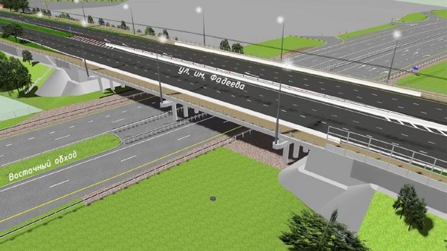 В Краснодаре начинается ремонт Фадеевского моста  С середины августа в краевом центре стартует капитальная реконструкция почти километрового участка дороги по улице Фадеева, включая мост у Пашковского аэропорта. Подрядчику предстоит полностью заменить опоры, шестиполосное покрытие и инженерные коммуникации.  Как предупредил мэр Евгений Наумов, на время работ местами будут вводиться ограничения и реверсивное движение. Обновлённая дорога к аэропорту и Восточному Обходу заработает в полном объёме к июлю 2027 года.  Фото: пресс-служба администрации Краснодара      Отправить новость   Подписаться