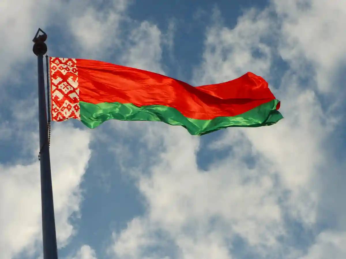 В Казани откроется Генконсульство Республики Беларусь В Казани появится Генеральное консульство Республики Беларусь. Соответствующее распоряжение подписал Премьер-министр России Михаил Мишустин. Министерству иностранных дел России поручено оформить достигнутую договоренность с Белоруссией в установленном порядке. Правительству Татарстана рекомендовано выделить в Казани служебные и жилые помещения для Генерального консульства на условиях аренды или приобретения в собственность, а также решить другие организационные вопросы. На данный момент в Казани функционирует отделение посольства Республики Беларусь, которое возглавляет Виктор Щетько. Подписаться Сообщить новость