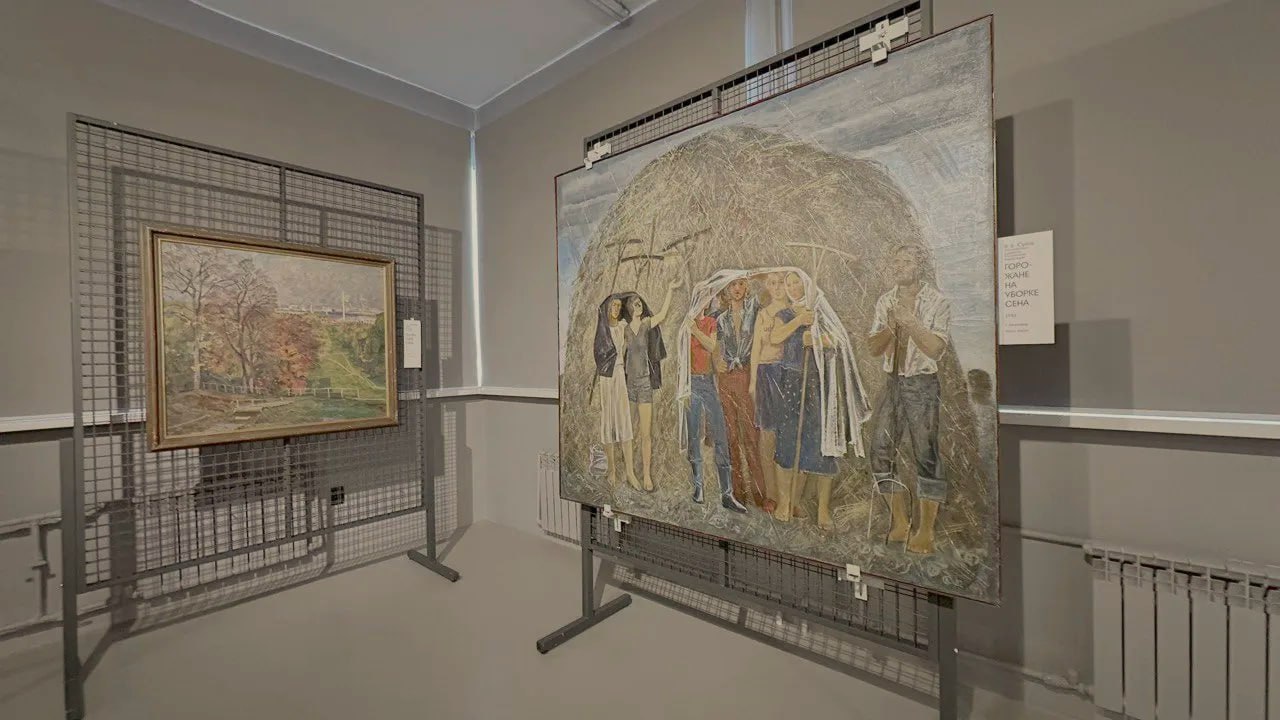 Выставка Россия матушка земля в Магадане В Магаданском областном краеведческом музее открылась выставка Россия матушка земля посвященная Году единства народов России Экспозиция включает 48 работ 19 художников среди которых 11 представителей Ленинградской школы живописи Все картины переданные музею Государственным музейно выставочным центром РОСИЗО во времена Советского Союза впервые представлены публике Композиция выставки организована так чтобы зрители могли совершить визуальное путешествие по России начиная с деревни как символа родного края и продвигаясь на восток Работы отражают разнообразие культуры и жизни людей в разных регионах страны от Ленинградской области до Магадана Выставка будет доступна для посещения до 30 марта Только хорошие новости Магадана в МАХ