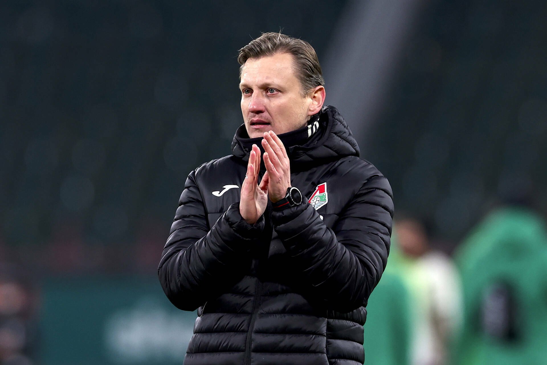 Локомотив продлил контракт с Галактионовым после поражения от Спартака в Кубке России Московский Локомотив объявил о продлении контракта со своим главным тренером Михаилом Галактионовым Новое соглашение рассчитано до лета 2028 года Об этом сообщила пресс служба железнодорожников в телеграм канале Пресс служба Локомотива отметила что Михаил Михайлович занял должность главного тренера в конце 2022 года С тех пор клуб взял курс на долгосрочную стратегию по развитию молодых российских футболистов в том числе выпускников академии Читать полностью