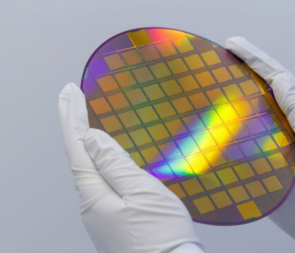 Техпроцесс 2 нм японской Rapidus будет конкурировать по плотности с TSMC N2 и превзойдет Intel 18A Kurnalsalts Как сообщает надежный инсайдер под ником Kurnalsalts 2 нанометровый техпроцесс японской компании Rapidus будет сопоставим по плотности размещения транзисторов с техпроцессом TSMC N2 а также значительно превзойдет Intel 18A По предварительной информации плотность логики Rapidus 2HP составит 237 31 МТр мм² мегатранзисторов на квадратный миллиметр