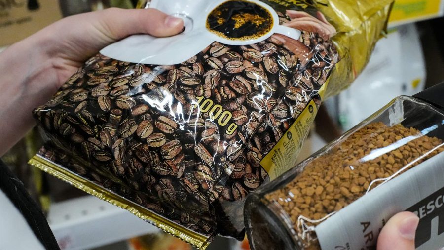 Производители чая и кофе попросили Минпромторг отсрочить запуск маркировки Ассоциация Росчайкофе объединяющая крупнейших производителей чая кофе какао и цикория направила в Минпромторг письмо с просьбой перенести сроки внедрения маркировки Честный знак на эту продукцию   www infoorel ru news proizvoditeli chaya i kofe poprosili minpromtorg otsrochit zapusk markirovki html