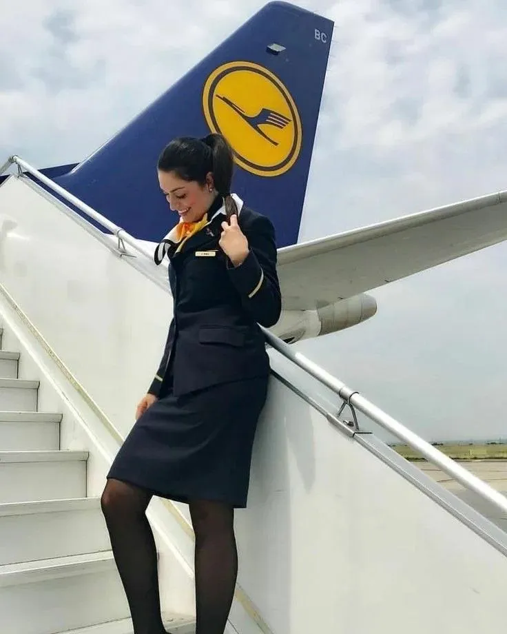 Lufthansa отменит 20000 перелетов из за нехватки авиатоплива Как сообщает The Financial Times немецкая авиакомпания отменяет короткие рейсы с мая по октябрь и убирает убыточные направления из Мюнхена и Франкфурта Ежедневно будет выполняться примерно на 120 рейсов меньше Как заявляют эксперты Европе угрожает уже в мае жесткий дефицит авиационного топлива если не будет разблокирован Ормузский пролив