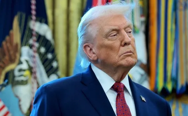 Дональд Трамп обвинил Тегеран в нарушениях режима прекращения огня При этом подтверждений президент США не привёл Об этом американский лидер написал в своей соцсети Truth Social По словам главы Белого дома нарушения фиксировались не один раз Подписаться на Говорит Москва Telegram VK MAX