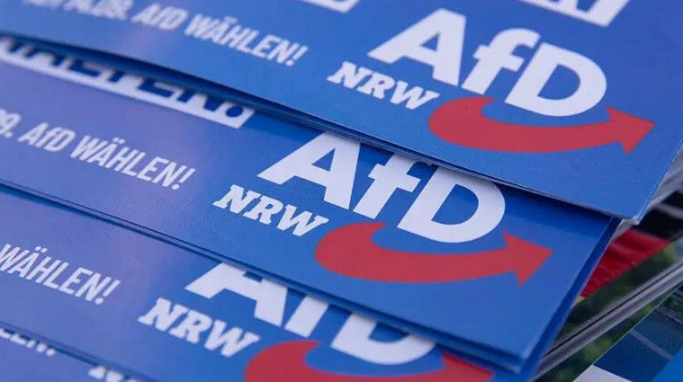 Альтернатива для Германии собрала вдвое больше крупных пожертвований чем СДПГ Шольца Партия Шольца после выборов в Бундестаг не получила ни одного крупного пожертвования в то время как АдГ собрала 5 1 миллиона евро передает ArbatMedia Прислать новость