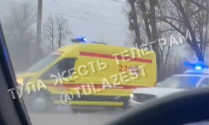 В Туле водитель на Audi протаранил забор и скрылся с места ДТП  Утром понедельника, 11 ноября, в Туле на Веневском шоссе произошло ДТП. Как сообщили в региональном управлении ГИБДД, водитель на Audi врезался в забор. Затем автомобилист скрылся с места ДТП.  Информация о пострадавших не поступала. Сейчас сотрудники Госавтоинспекции устанавливают личность и местонахождение водителя. Обстоятельства ДТП выясняются.  Источник Тула пресса