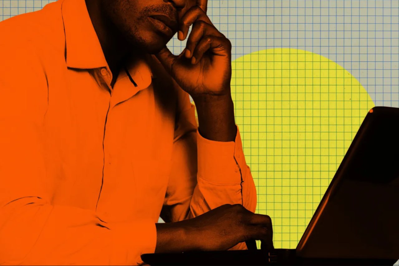 Твоя ИИ вайфа может оказаться бородатым мужиком из Кении Австралийский стартап спалился на лютом скаме Вместо прорывных нейросетей с клиентами флиртовали живые люди бедные работяги из Африки Пока одинокие дрочеры платили за виртуальный секс с умным алгоритмом на том конце провода сидел кениец который одновременно обслуживал по 3 5 дрочера Пытаясь прокормить семью чел всем говорил что работает крутым айтишником Его смены иногда длились по несколько дней одновременно приходилось строить отношения с 3 5 дрочерами заниматься виртуальным сексом и еще и уговаривая продлить подписку Прайс жалкие 0 05 за сообщение Это всё что нужно знать о современном ИИ пузыре Очередная компания продает инвесторам сказки про ИИ а под капотом дешевый человеческий труд стран третьего мира overlamer1