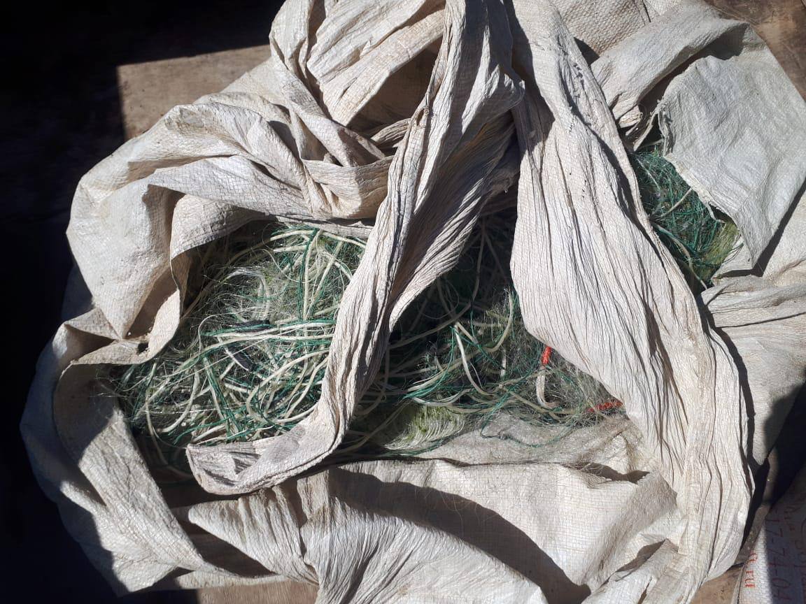 В Прибайкальском национальном парке задержан браконьер, занимавшийся незаконным выловом рыбы в период нереста. 4 мая инспекторы обнаружили мужчину в устье реки Сарма на автомобиле с лодкой, в которой находилась рыболовная сеть длиной 70 метров и 12 экземпляров хариуса. ‼ До конца июня в водах Байкала действует запрет на отлов щуки, хариуса, ленка, тайменя и сига, направленный на охрану биоразнообразия озера.