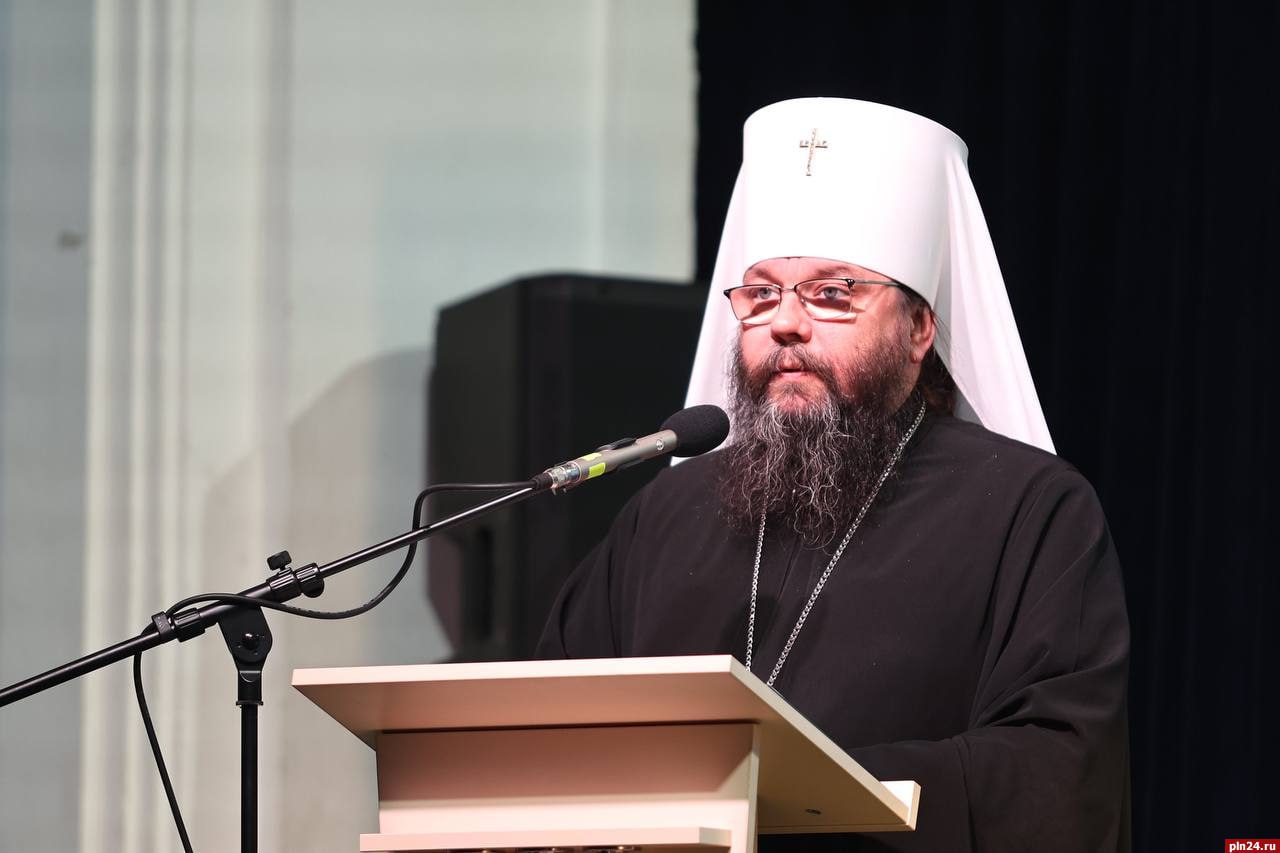 XVI Международные Александро-Невские чтения стартовали в Пскове В концертном зале псковского Дома офицеров состоялось открытие и пленарное заседание. Участие в конференции принимают митрополит Псковский и Порховский Матфей и епископ Кронштадтский Вениамин. Митрополит обратился к участникам с приветственным словом. «Сердечно приветствуем вас на этом мероприятии, которое уже в 16-й раз объединяет представителей науки, культуры, образования, воинов и государственных деятелей вокруг личности и подвига святого благоверного великого князя Александра Невского», — с этими словами начал своё приветствие митрополит Матфей. Детали