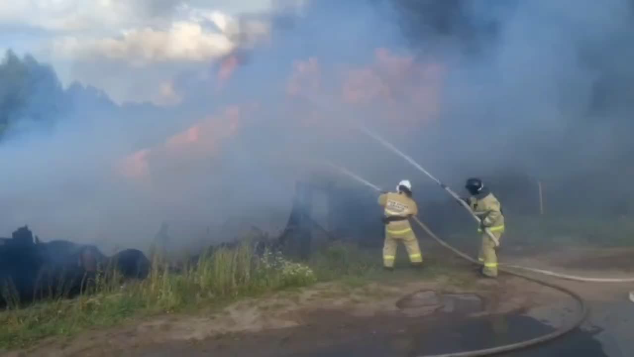 Пожары в Ижевске и Коркино: огнеборцы успешно справились с угрозой