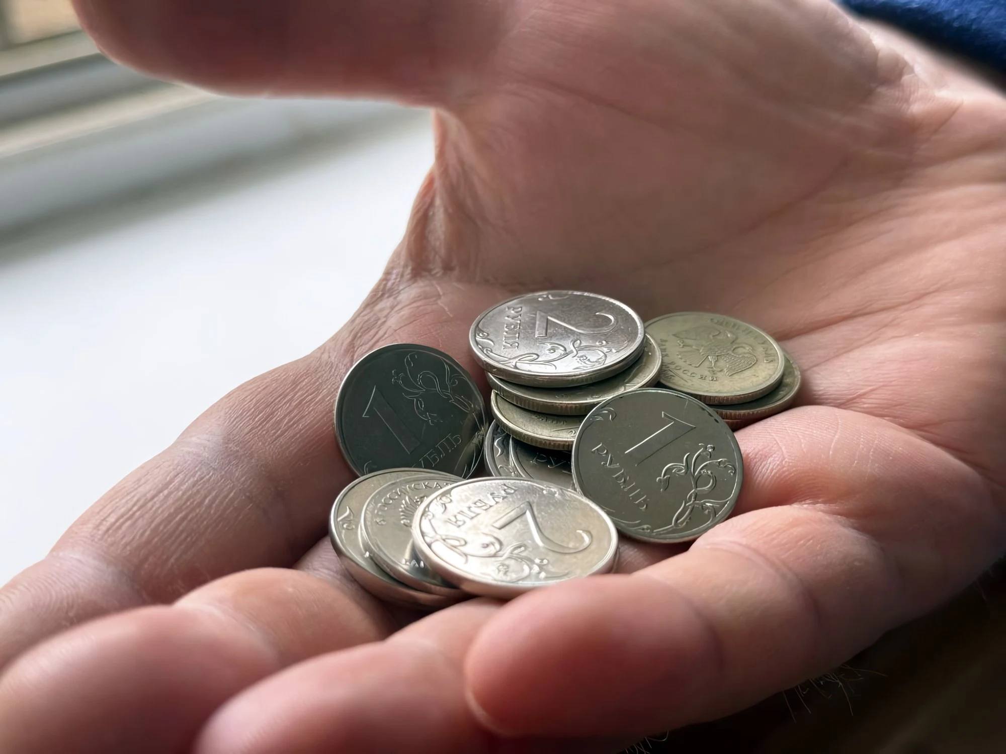 Средние зарплаты в Дагестане в четыре раза ниже регионов лидеров страны Согласно анализу ТАСС основанному на данных Единой межведомственной системы Дагестан наряду с Ингушетией и Чечнёй входит в число регионов где средняя ежемесячная заработная плата не превышает 50 тысяч рублей Лидерами же по уровню доходов населения традиционно стали северные и столичные регионы В пятерку субъектов со средней зарплатой свыше 150 тысяч рублей вошли Чукотский автономный округ 209 356 рублей Магаданская область 179 674 рубля Москва 173 748 рублей Ямало Ненецкий автономный округ 168 195 рублей и Камчатский край 164 954 рубля