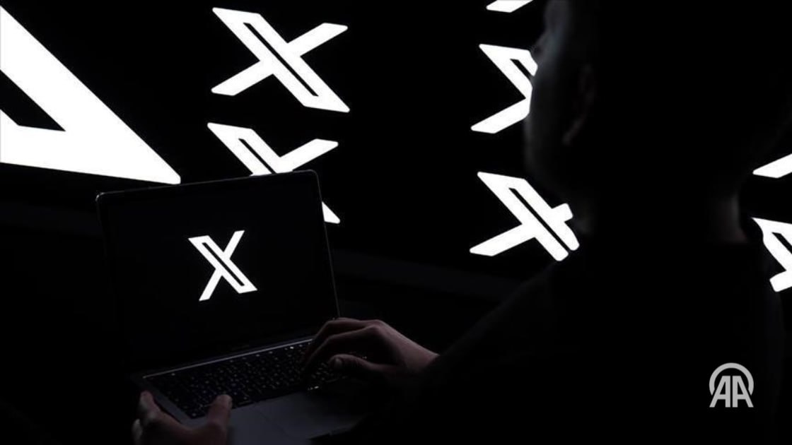 Франция начала расследование против X по подозрению во внешнем вмешательстве Во Франции начато расследование в отношении социальной сети X ранее Twitter и ее руководства по подозрению в использовании алгоритмов платформы с целью «иностранного вмешательства». Об этом сообщают французские СМИ со ссылкой на заявление парижского прокурора Лор Бекко. Согласно информации, прокуратура Парижа инициировала расследование 9 июля. Оно касается как самой платформы, так и ответственных лиц, принимающих решения. Однако имя владельца X Илона Маска не упоминается. Расследование было начато на основании двух отдельных сообщений, поступивших в январе. В них французский парламентарий и высокопоставленный чиновник одного из госучреждений заявили, что алгоритмы X якобы используются в интересах иностранных структур и могут создавать условия для внешнего вмешательства. Дело поручено Отделу по борьбе с киберпреступностью Национальной жандармерии Франции. ↘ Подробнее на нашем сайте: v.aa.com.tr/3628503 24/7 в сутки с Агентством «Анадолу»