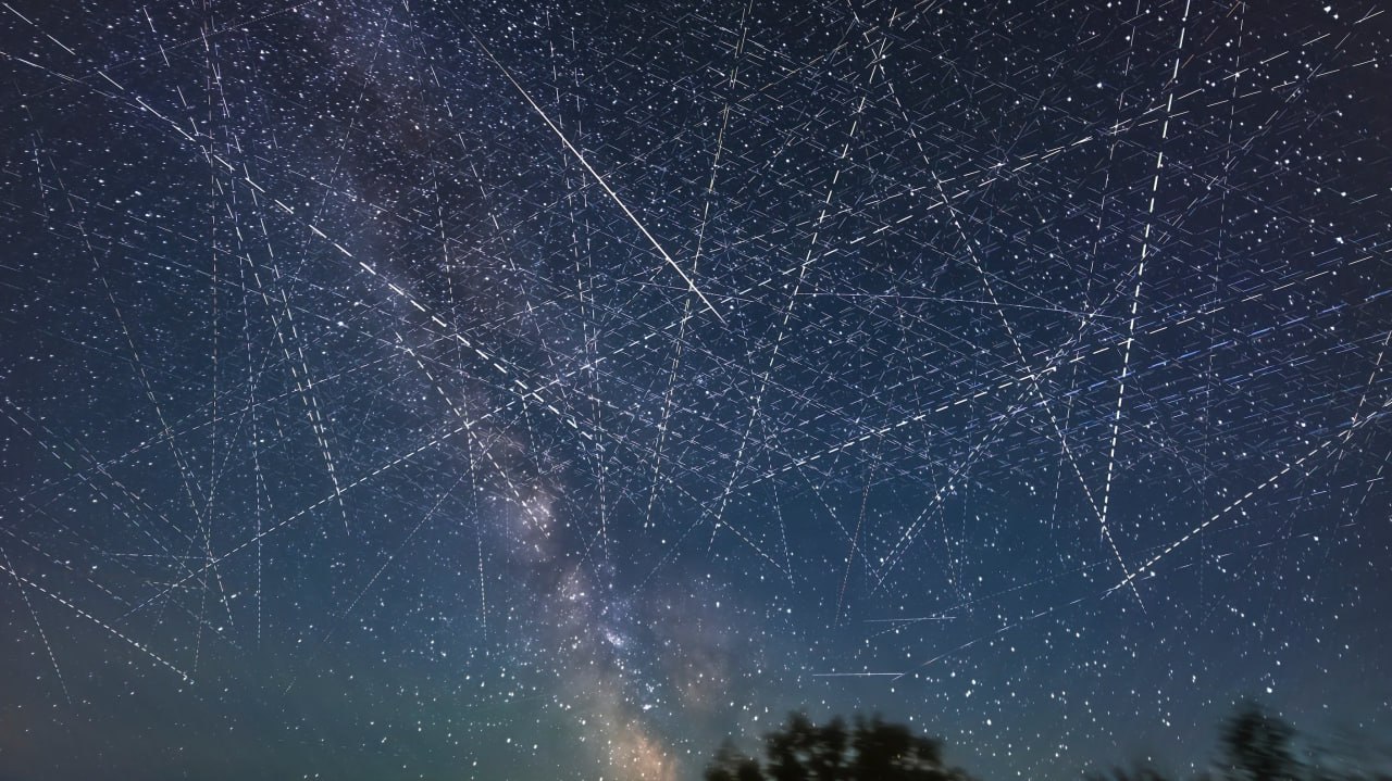 Группировка Starlink должна превысить 10 000 спутников уже в марте 2026 На сегодняшний день сервис Starlink обслуживает более 10 млн активных пользователей в примерно 160 странах и территориях В 2025 году компания демонстрировала впечатляющий темп свыше 70 спутников в неделю в среднем отправлялись на орбиту КБ экономика в Маx