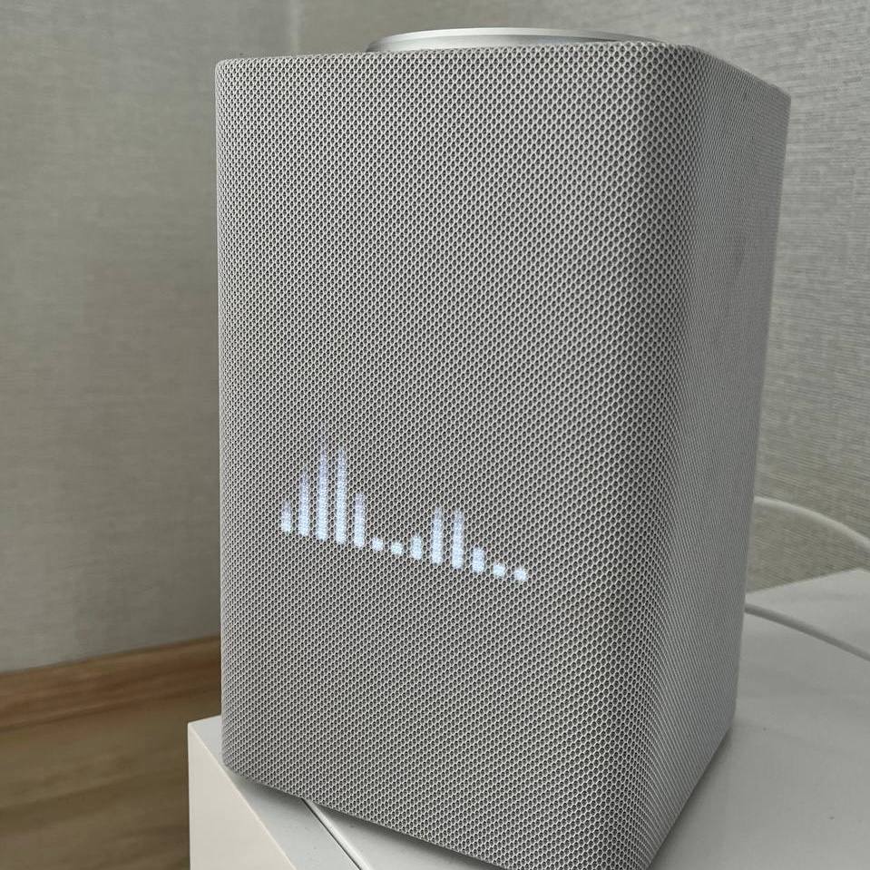 Новый закон о тишине в ЕАО вступает в силу с 2026 года С нового года в ЕАО вступит в силу обновлённый закон направленный на обеспечение тишины и покоя граждан Документ устанавливает чёткие временные рамки в которые запрещено шуметь в жилых помещениях на придомовых территориях в гостиницах и общежитиях Когда нельзя шуметь В рабочие дни с 22 00 до 08 00 В выходные и праздничные дни с 22 00 до 09 00 Дополнительное ограничение для ремонта Запрещено проводить шумные ремонтные работы в жилых домах с 13 00 до 15 00 исключение новостройки в течение первых 1 5 лет после сдачи Что считается нарушением Закон относит к нарушениям громкое использование телевизоров и музыки крики пение игру на инструментах проведение ремонтных и строительных работ в неположенное время а также непринятие мер по прекращению продолжительного лая собаки или звука автомобильной сигнализации Нарушителей ждёт административная ответственность согласно региональному законодательству ну и кто будет соблюдать его   правильно Подпишись на нас в МAХ