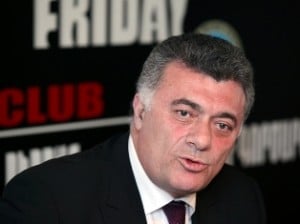 Задержан бывший депутат Национального собрания Армении Рубен Акопян  Бывший депутат Национального собрания Рубен Акопян был задержан за публичный призыв к захвату власти, сообщили Sputnik Армения в Следственном комитете Армении. В рамках уголовного производства, проводимого Главным управлением по расследованию преступлений против государства, основ конституционного строя и общественной безопасности Следственного комитета Армении, были получены фактические данные о том, что 1 июля 2025 года Рубен Акопян во время интервью, распространенного через средства массовой информации, публично призвал к захвату власти. В отношении Рубена Акопяна возбуждено публичное уголовное преследование по 2 части 422 статьи Уголовного кодекса Армении. В тот же день он был задержан с целью представления в суд.     • Дзен • Сайт • TikTok • Facebook • Instagram • YouTube • X/twitter