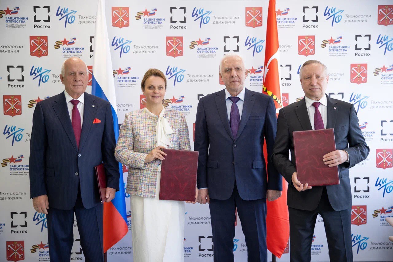 Статс-секретарь – заместитель Министра обороны РФ, председатель фонда «Защитники Отечества» Анна Цивилева приняла участие в открытии филиала Центра высокотехнологичного протезирования и комплексной реабилитации «Балтийский» в Санкт-Петербурге. Фонд «Защитники Отечества» и государственная корпорация «Ростех» продолжают расширять по стране сеть таких центров. Задача – дать возможность ветеранам СВО восстанавливать здоровье максимально близко к дому, чтобы они скорее могли вернуться к активной жизни. «В филиале будут оказывать полный комплекс протезно-ортопедических и реабилитационных услуг защитникам. В центре есть необходимое современное оборудование. Команда ЦИТО Ростеха применит весь свой опыт и наработки для помощи героям. Особое внимание специалисты уделят вовлечению ветеранов в занятия спортом, поддержанию здорового образа жизни. Опыт показывает, что это один из лучших способов реабилитации», – отметила Анна Цивилева. Председатель фонда пообщалась с защитником Евгением Сергеенко, который уже получил новые протезы. Раньше герой передвигался на кресле-коляске, а сейчас проделал большой труд: встал на ноги, начал ходить, заниматься привычными делами. «На его лице – улыбка, теперь он может гулять с семьей в парке, тренироваться, работать. И это только один из примеров того, как качественная реабилитация меняет жизнь ветеранов СВО», – подчеркнула Анна Цивилева. Во время торжественного открытия филиала было подписано трехстороннее соглашение о сотрудничестве с губернатором Санкт-Петербурга Александром Бегловым и генеральным директором государственной корпорации «Ростех» Сергеем Чемезовым. Документ предусматривает обеспечение центра техническими средствами реабилитации и обучение их использованию, чтобы врачи могли предоставить ветеранам СВО весь спектр медицинской и психологической поддержки.
