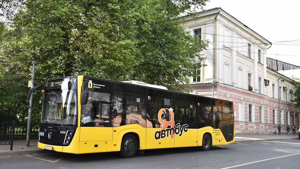 В Ярославле из-за театральной недели изменили расписание общественного транспорта в вечерние часы. Корректировки касаются маршрутов через центр города. До 29 июня все троллейбусы с Ярославля-Главного будут заезжать на остановку «Богоявленская площадь». Автобусы №19к и №21 изменят время отправления от Красной площади, автобус №56 — от остановки «Поселок Прибрежный». 30 июня, в день завершения театральной недели, троллейбусы №4, 8, 9 будут работать в укороченном формате. Фото: Пресс-служба правительства Ярославской области Еще больше новостей — в Telegram-канале «Ъ-Ярославль»