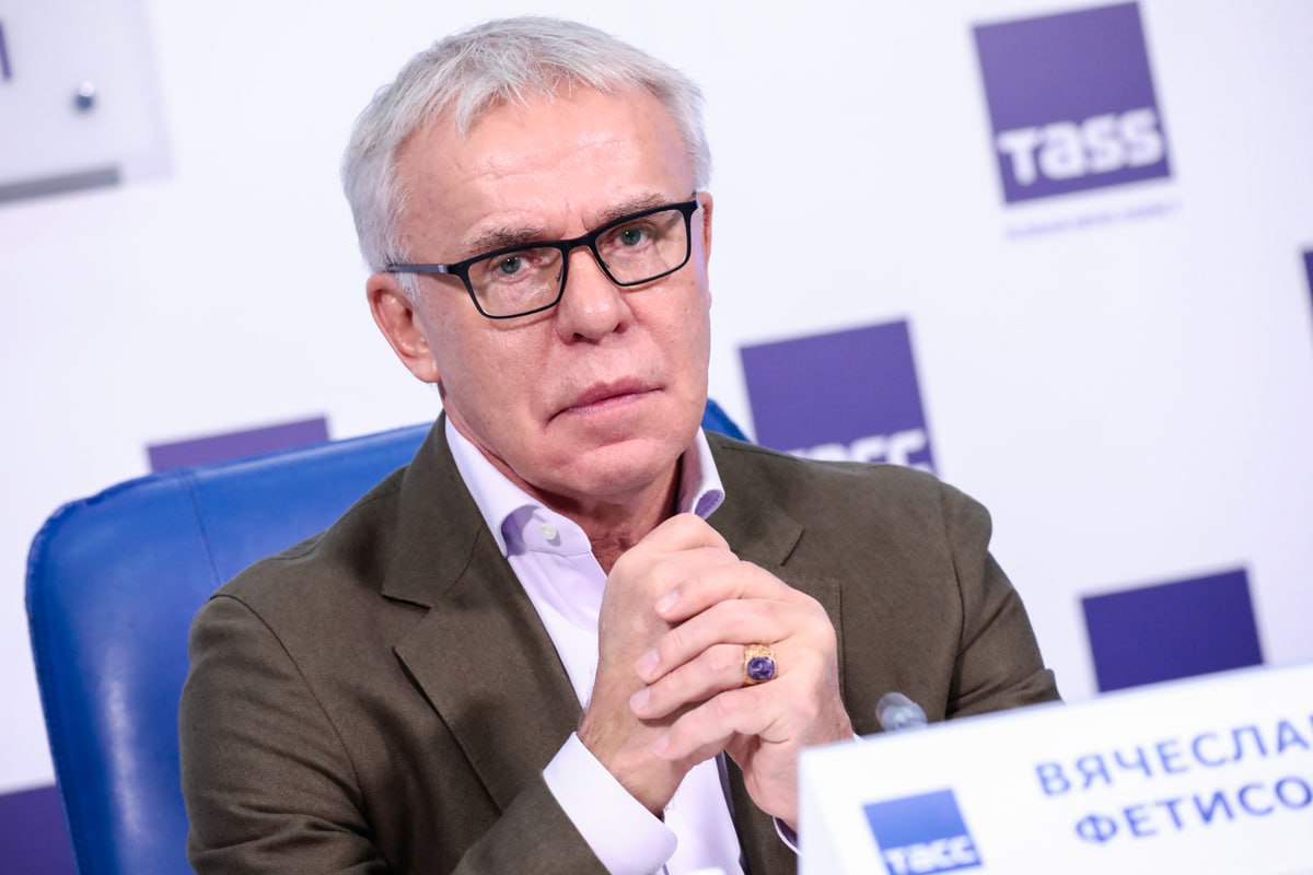 Фетисов заявил, что Россия «уже и не очень-то хоккейная держава» Россия перестала быть хоккейной державой из-за недопуска национальной команды на Олимпийские игры 2026 года, заявил «РИА Новости» двукратный олимпийский чемпион, трехкратный обладатель Кубка Стэнли и депутат Госдумы Вячеслав Фетисов. «Если с нами так поступают, значит, мы уже и не очень-то хоккейная держава. Видимо, мы потеряли влияние на мировой хоккей, нас уже некому защищать», — сказал Фетисов. В Международной федерации хоккея IIHF ранее заявили, что сборная России не вошла в окончательный состав участников олимпийского турнира. Российскую команду заменит сборная Франции. Global Look Press Подписаться на «РБК Спорт»