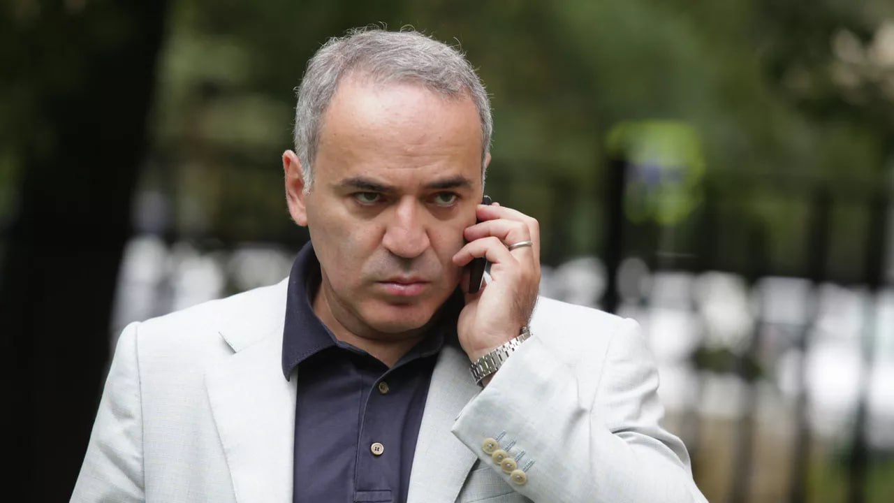 В Москве заочно арестован ранее признанный иноагентом экс чемпион мира по шахматам Гарри Каспаров Он обвиняется по ч 2 ст 205 2 УК публичные призывы к терроризму и публичное оправдание терроризма SputnikARM