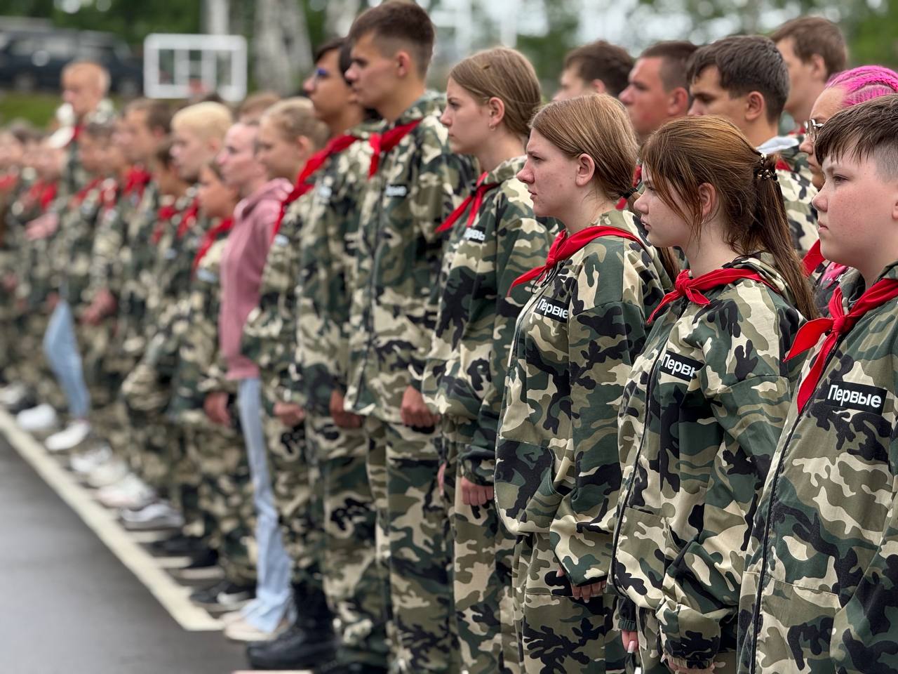 Сегодня в Еврейской автономной области стартовали первые Военно-инструктивные сборы #ДвиженияПервых! Десятки молодых ребят собираются развивать полезные навыки, необходимые каждому патриоту Родины Программа впечатляет разнообразием направлений: от военных дисциплин и изучения беспилотников до занятий тактической медициной. А ещё участники сборов смогут посмотреть патриотические фильмы, принять участие в интересных играх-квизах и встретиться с героем современной России — участником специальной операции Огромное спасибо врио губернатора Еврейской автономной области Марии Костюк за воплощение такой уникальной инициативы в жизнь! Молодёжь получит шанс проявить себя и почувствовать ответственность за будущее своей страны Подпишись Антон Акимов