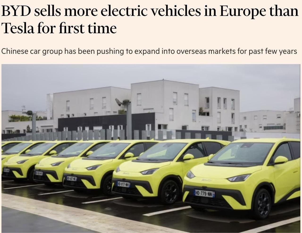 Китайский автопроизводитель BYD впервые обогнал Tesla по продажам на европейском рынке электромобилей в апреле, зарегистрировав 7231 полностью электрический автомобиль против 7165 у Tesla, — сообщает Financial Times со ссылкой на данные Jato Dynamics