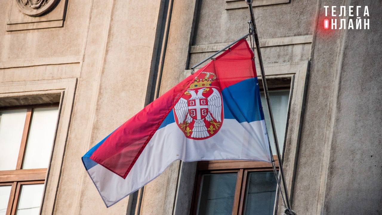 Звучит не по-братски  Министр по вопросам евроинтеграции Сербии Неманья Старович заявил, что, когда членство республики в ЕС будет «очевидно», Белград будет готов поддержать санкции против России.   Ну да, без этого в ЕС точно не берут. Впрочем, судя по Украине, даже согласие от лица Запада повоевать с Россией евроинтеграцию не особо ускоряет.