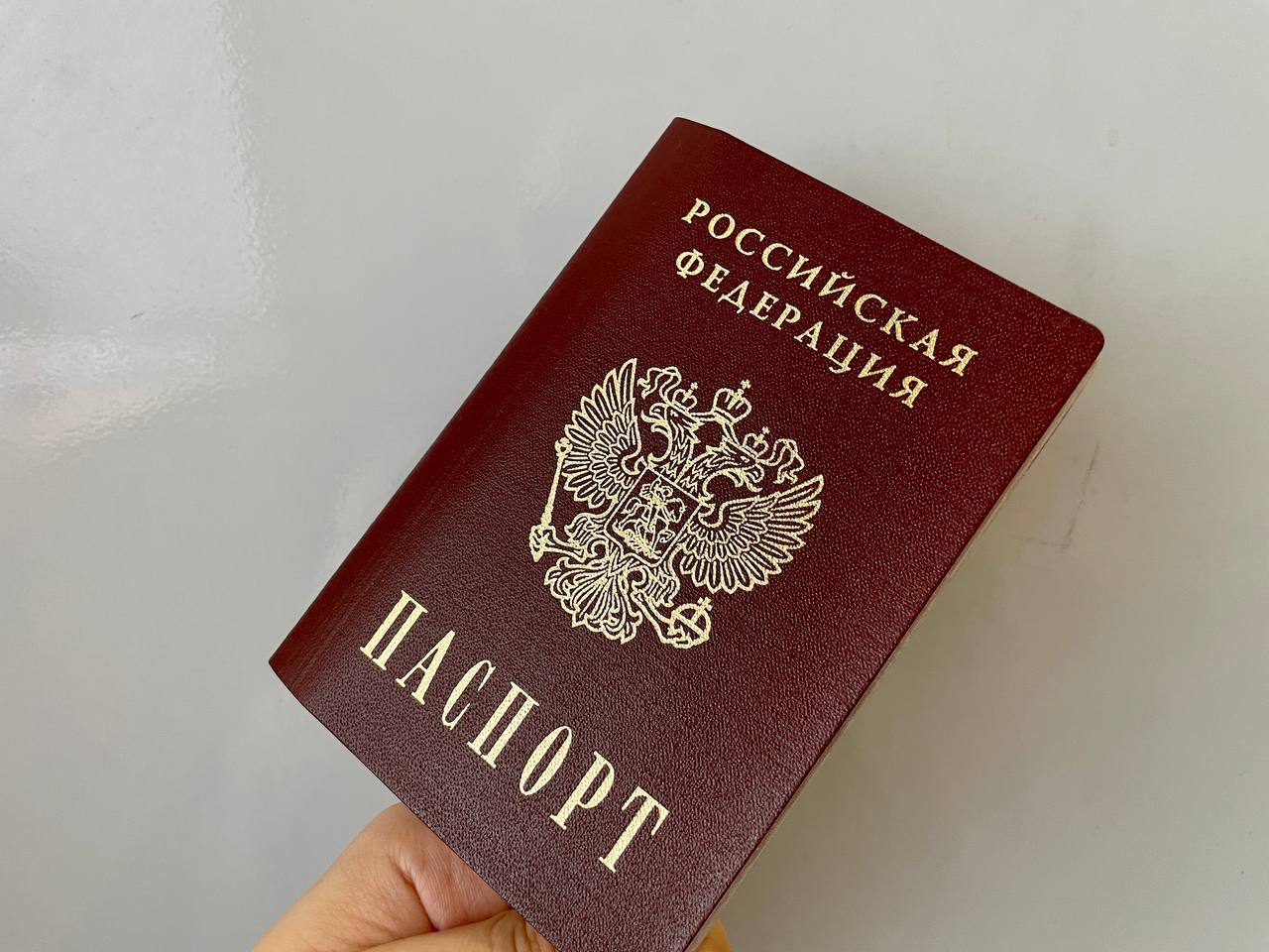 Жительница Самары прописала в квартире пятерых мигрантов взяв по 2 тысячи рублей с каждого Полицейские предупреждали ее неоднократно, когда та снова и снова возвращалась с очередным заявлением на регистрацию иностранных граждан Конечно, мигранты по прописке не жили. Правоохранители передали дело в суд. ГУ МВД России по Самарской области