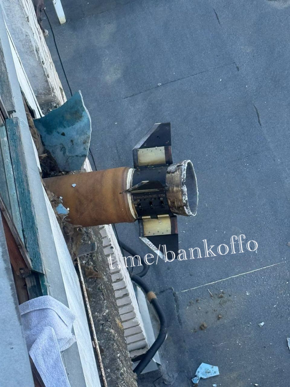 Из-за снаряда в балконе экстренно эвакуировали жилой дом в подмосковном Подольске. Предмет похож на ракету. Ночью над этим районом города прозвучало два мощных взрыва во время атаки БПЛА.