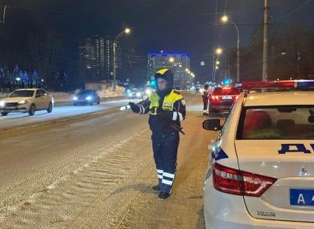 ‍ Госавтоинспекция Самарской области подвела итоги целенаправленных рейдовых мероприятий за минувшие выходные дни  В ходе рейдовых мероприятий с 20 по 22 декабря 2024 года сотрудниками Госавтоинспекции выявлено свыше тысячи различных правонарушений в области дорожного движения.