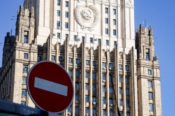 Украина не отвечает на наши инициативы и уходит от диалога МИД сообщил о полном отсутствии подвижек в переговорах с Киевом Напомним что последний на настоящий момент раунд переговоров между Россией и Украиной состоялся в Стамбуле 23 июля Подписаться на Российскую газету в Читать нас в MAX