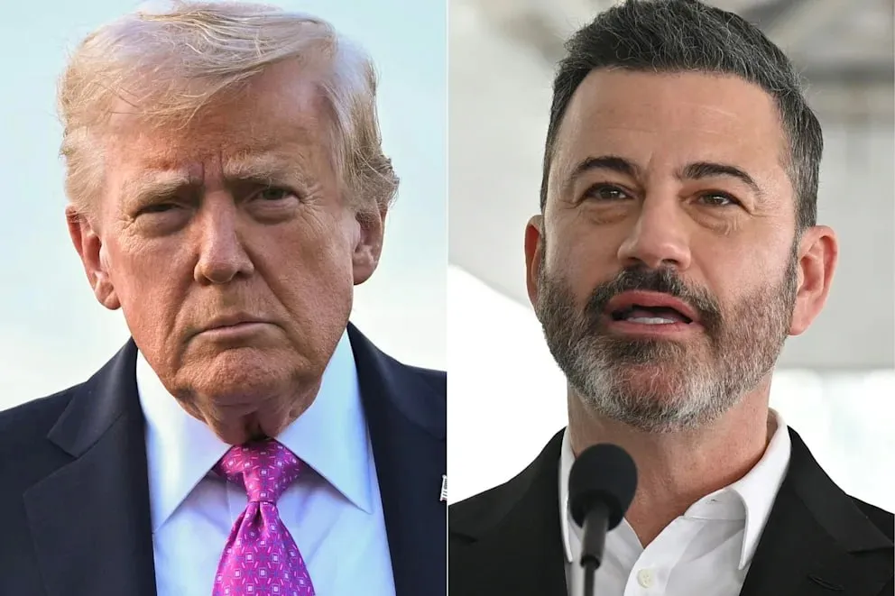 Трамп снова требует уволить комика Джимми Киммела за то что назвал Меланию будущей вдовой Президент США Дональд Трамп требует увольнения ведущего вечернего шоу Джимми Киммела В четверг в своей передаче Jimmy Kimmel Live комик спародировал приём корреспондентов в Белом доме и сказал Миссис Трамп вы сияете как будущая вдова Два дня спустя как известно вооружённый мужчина открыл огонь на мероприятии с участием Трампа и первой леди Против подозреваемого ведётся расследование по делу о покушении на убийство президента Трамп отреагировал на шутку и написал в Truth Social что Disney и ABC должны немедленно уволить Киммела за его гнусный призыв к насилию Высказалась и Мелания слова Киммела язвительны и ухудшают больной политический климат в США написала она в X Такие люди как Киммел не должны иметь возможность каждый вечер входить в наши дома чтобы распространять ненависть добавила первая леди Пресс секретарь Белого дома Кэролайн Левитт заявила что подобные высказывания это часть риторики которая легитимизирует насилие Кто в здравом уме скажет что жена будет сиять при мысли о возможном убийстве своего любимого мужа сказала она Комментария от телеканала АВС пока не последовало Тем временем голливудская звезда Джордж Клуни встал на сторону Киммела Шутки это шутки сказал актёр в интервью Variety Он также предупредил о тоне дискуссии Когда одна сторона называет каждого кто не согласен предателем родины а это обвинение которое может караться смертью только потому что он не согласен тогда думаю риторика становится немного слишком накалённой Нью йоркский комик и ведущий вечернего шоу Джимми Киммел одна из крупнейших телезвёзд Америки а также уже много лет один из самых известных критиков Трампа В прошлом году его шоу было временно снято с эфира из за шутки о президенте однако после общественной реакции Disney вернул его в программу и продлил контракт ведущего до 2027 года BILD Russian