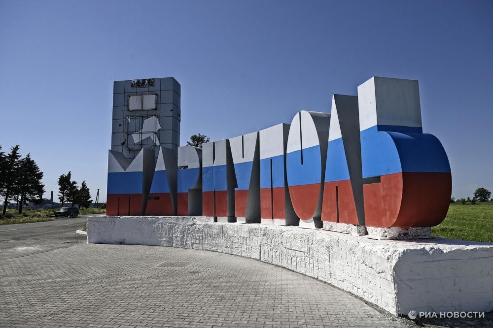 Молодежь организовала автопробег, посвященный Дню освобождения Мариуполя. В преддверии третьей годовщины этой важной даты, активисты провели автопробег, который начался в Новоазовске и направился в центр Мариуполя. В мероприятии участвовало около ста автомобилей. В самой же акции, которая проходила в Мариуполе, более 500 активистов развернули 200-метровый флаг Донецкой Народной Республики.