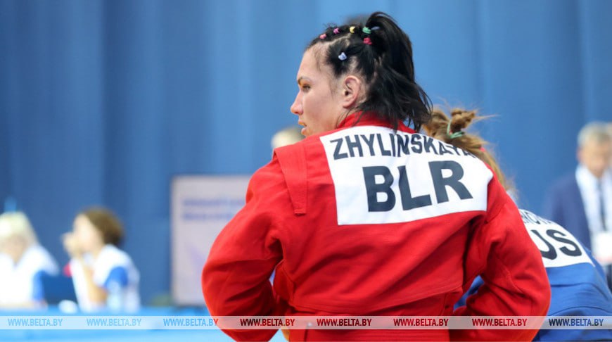 Белоруска Анжела Жилинская выиграла серебряную медаль на чемпионате мира по самбо в Астане.  Наша спортсменка стала серебряным призером в весовой категории до 72 кг в женском спортивном самбо.   Фото: БЕЛТА  «Минск-Новости» MINSKNEWS.BY Telegram Viber FB  VK Inst TikTok  YouTube