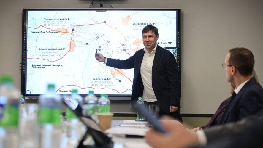 Большое Казанское кольцо наконец замкнется старую магистраль заменят внешней трассой Легендарное Большое казанское кольцо которое проектировали еще в 1969 году так и останется незавершенным Власти признали что построить магистраль в изначальном виде невозможно из за частной собственности на землю и высокой стоимости Вместо этого градостроители предлагают радикально новый план замкнуть транспортные потоки по внешнему кольцу за городской чертой включив в него мост через Волгу Подробности в материале KazanFirst   в бот