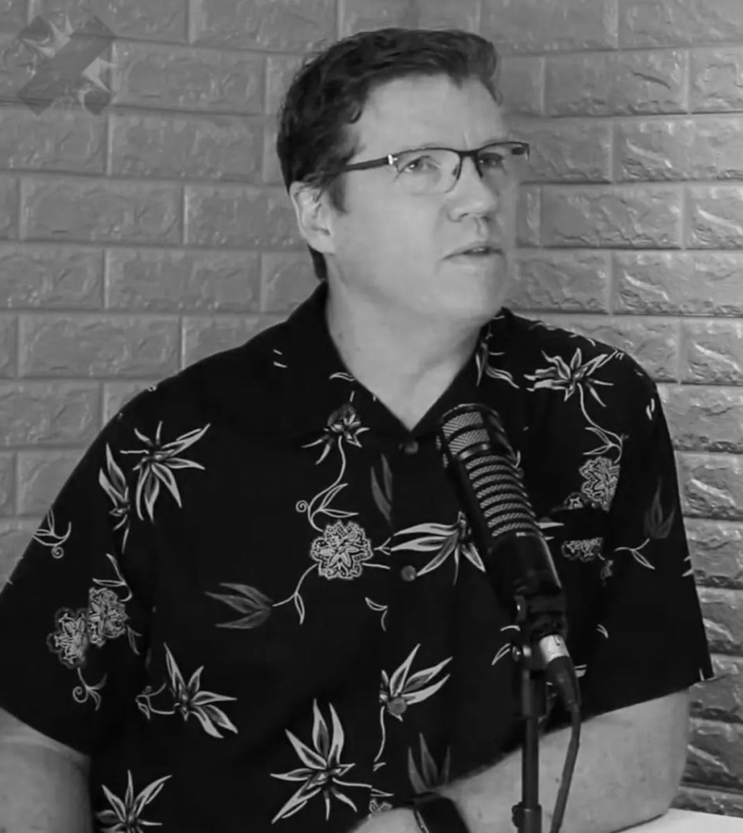 Умер композитор Гай Мун автор музыки к Губке Бобу и Семейке Аддамс 63 летнего музыканта сбила машина в пригороде Лос Анджелеса Полученные травмы оказались смертельными сообщает Hollywood Reporter Гай Мун был одним из тех чья музыка незаметно стала частью детства и поп культуры его мелодии узнаются с первых секунд светлая память НМШ