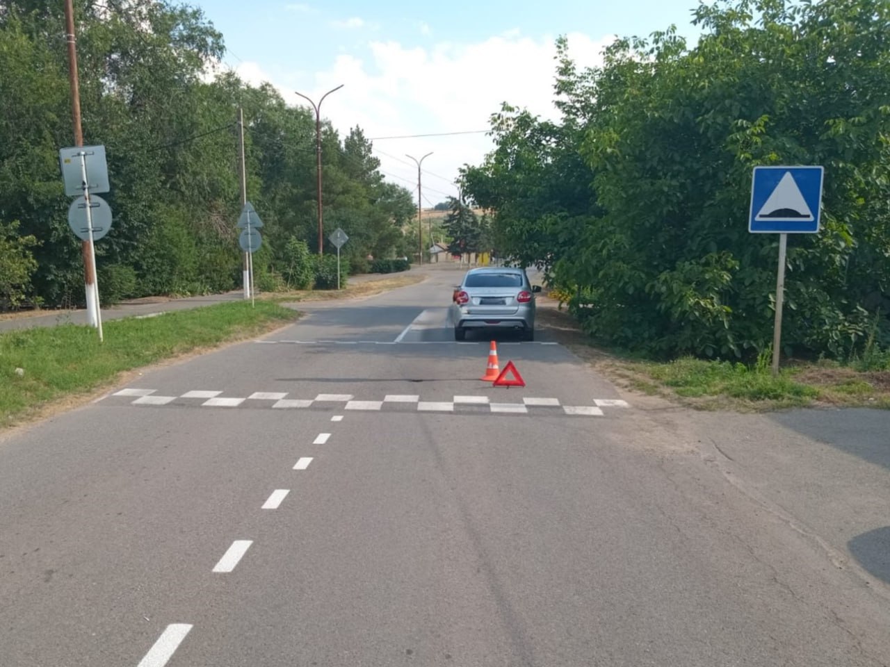 «Лада Гранта» наехала на подростка в Грачевском округе Происшествие случилось вчера днем в селе Спицевка, сообщили в краевой ГАИ. По предварительным данным, 43-летний водитель легковушки наехал на 13-летнего мальчика, находившегося на дороге без цели ее перехода. Юношу с травмами доставили в больницу. Автомобилист был трезв. За два года он не получил ни одного штрафа ГИБДД. / Все наши каналы