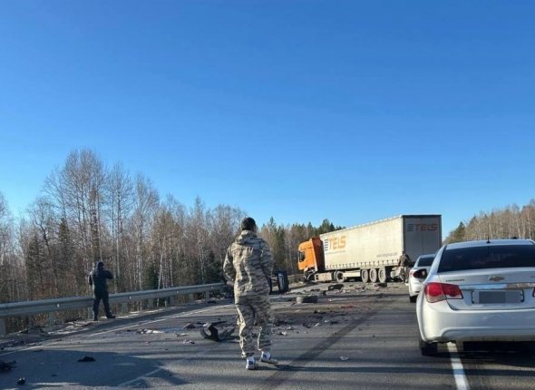 Движение по трассе Сибирь в Тайшетском районе ограничено из за ДТП с фурой Информация о пострадавших уточняется Читать подробнее на сайте