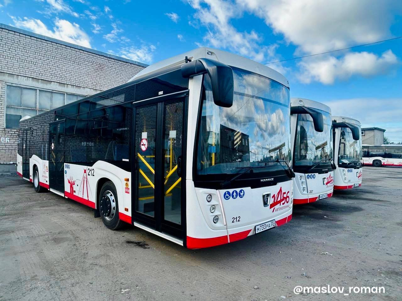 Как и обещали сегодня вечером после хоккейного матча в Ледовом дворце для удобства череповчан будет организовано дополнительное движение общественного транспорта В 19 00 от Ледового дворца начнут работу 4 дополнительных автобуса по следующим маршрутам 2 1 автобус пойдет от Ледового дворца до ул Ленина без остановок далее по обычному маршруту 7 1 автобус проследует без остановок от Ледового дворца до кольца ост 104 мкр далее по привычному маршруту 9 1 автобус выйдет на линию и проследует по своему маршруту 18 1 автобус проследует без остановок от Ледового дворца до кольца ост 104 мкр далее по маршруту Благодарю Автоколонну 1456 за содействие Череповец КомандаГубернатора