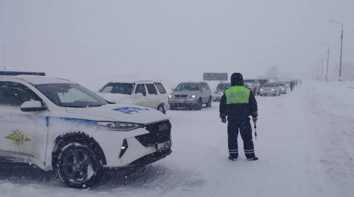 Участок дороги Невельск Томари аэропорт Шахтерск закрыли для всех видов транспорта Как сообщает областной минтранс ограничено движение всех видов транспорта на участке автодороги Невельск Томари аэропорт Шахтерск 119 171 км село Новоселово примыкание автодороги Арсентьевка Ильинское На участке снег метель ограниченная видимость Информация о снятии ограничений будет опубликована дополнительно Подписаться на нас Telegram I MAX Прислать нам новость Sakhonlinebot