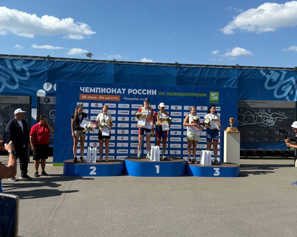 У студентов ПГУ ещё две медали чемпионата России по лыжероллерам!  В третий соревновательный день прошли эстафеты  2 чел. х 7,5 км .    Серебро завоевала Екатерина Евтягина  в паре с Анастасией Друговской представляли команду Москвы .   А бронза — у Екатерины Кипятковой  команда Санкт-Петербурга, с Дианой Соболевой   Чемпионками в этом виде программы стали представительницы Тульской области Виктория Невьянцева и Виктория Лукашова. Чемпионат продолжается.  #спортПГУ