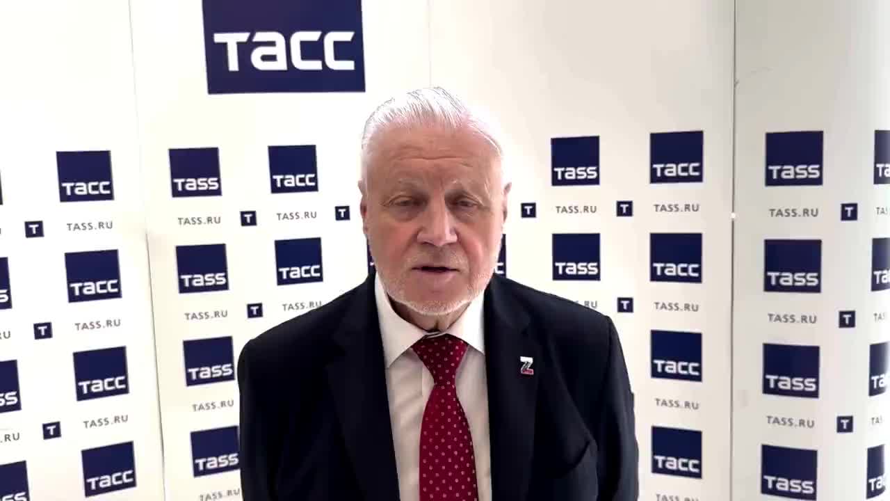 В Госдуме предложили доплачивать учителям на современную одежду