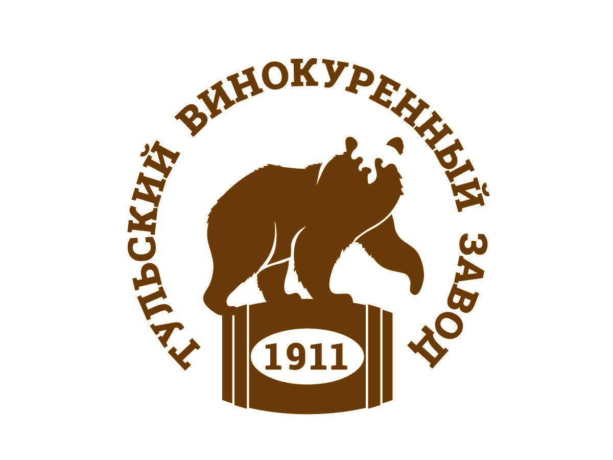 «Росспиртпром» получил 51% «Тульского винокуренного завода 1911» Этой долей владел Иосиф Шальмиев, сообщается в выписке ЕГРЮЛ. Новый собственник внесен в список совладельцев в августе 2025 года. Остальные владельцы — Дмитрий Гительман 29% , АО «Региональная корпорация развития и поддержки Тульской области» 20% . Завод, созданный в 1911 году, рассчитан на выпуск 6 млн дал алкоголя в год. В списке свыше 20 марок алкоголя, среди них водка «Пенега» и «Икра», ромовый напиток John Silver, джин Beatly Gin, виски Longbank и другая продукция. «Росспиртпром» 11 июля 2025 года приобрел 51% долей в ООО «Бренд менеджмент». Эта компания владеет марками алкоголя, выпускаемого «Тульским винокуренным заводом 1911». Этой долей также владел Иосиф Шальмиев, следует из отчетности компании. Еще 49% долей в ООО «Бренд менеджмент» принадлежит Елене Ахметовой. / Наши каналы
