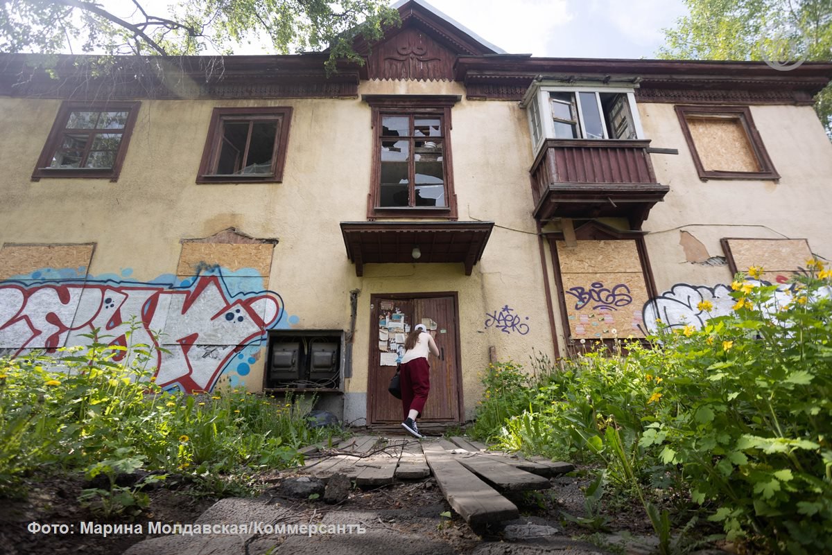 Мэр Екатеринбурга Алексей Орлов подписал постановление о комплексном развитии территории КРТ на Вторчермете в границах улиц Селькоровская Мусоргского Газорезчиков переулка Обходного Окружная сообщили в администрации города Там будут построены новые дома садик спортобъект а сам участок благоустроят Сейчас на этом участке стоят 14 жилых домов однако здание на ул Селькоровская 64а будет сохранено Подписывайтесь на Ъ Урал