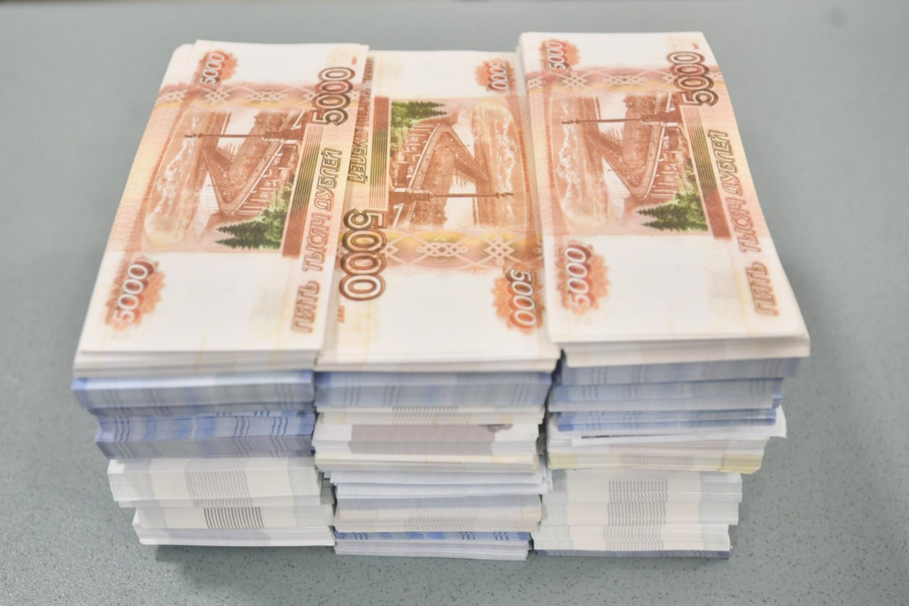 Свыше 140 млн изъяли у оренбургских чиновников в 2025 году По данным прокуратуры региона 14 должностных лиц попались на коррупционных преступлениях и были уволены Около 500 человек привлекли к ответственности за нарушения Через суды в доход государства были переданы 10 объектов недвижимости и два автомобиля Их общая стоимость превышает 80 млн