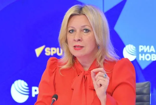 Мария Захарова подтвердила готовность России к переговорам по Украине Москва открыта для предметного диалога который будет иметь реальный результат подчеркнула официальный представитель МИДа При этом ответственные со стороны США за переговорный процесс по украинскому конфликту сейчас полностью вовлечены в проблемы ближневосточного региона пишет РИА Новости Ранее глава МИДа Сергей Лавров неоднократно заявлял о неизменной готовности России к дипломатическому взаимодействию с США по вопросам урегулирования украинского кризиса Подписаться на Говорит Москва Telegram VK МАКС