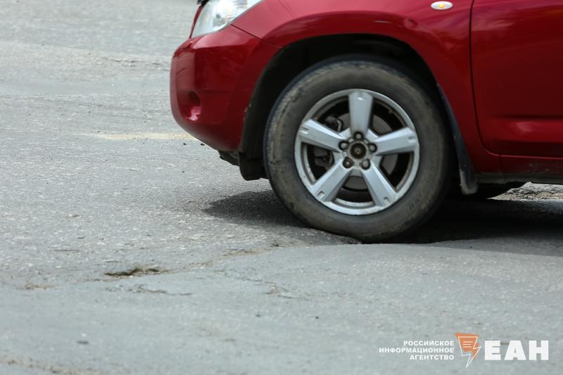 Лишь каждая пятая семья в Челябинской области может купить недорогую новую машину Это выяснили аналитики РИА Новости В регионе 20 семей могут позволить себе купить в кредит и содержать новый недорогой автомобиль стоимостью 1 3 млн рублей По этому показателю область занимает 27 место в России Лидирует Ямало Ненецкий автономный округ где покупка недорогого автомобиля доступна почти 58 семей В тройку также вошли Чукотка и Магаданская область Подписаться на канал ЕАН Челябинск