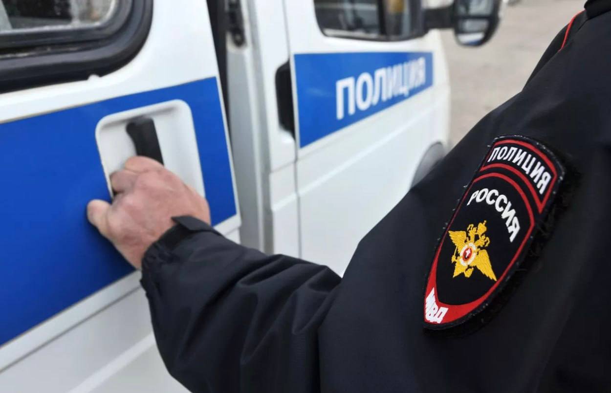 Задержаны трое мужчин, подозреваемых в убийстве отца и сына на берегу Дона в Ростовской области — ГУ МВД по региону В ходе распития спиртных напитков между мужчинами возник конфликт. Потерпевшим нанесли травмы, затем их облили бензином и подожгли. Заведены и расследуются дела об убийстве.